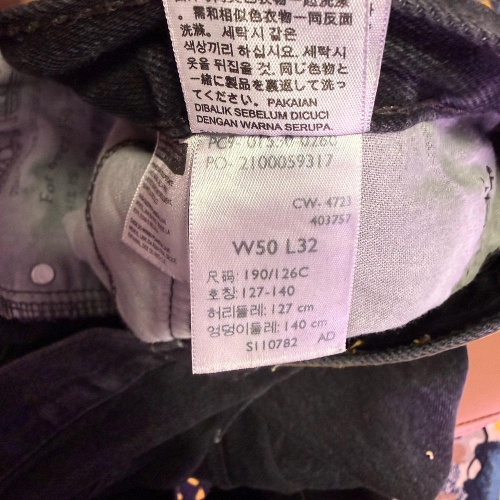 Levi's Black Denim Jeans W50/L32 - Picture 7 of 7